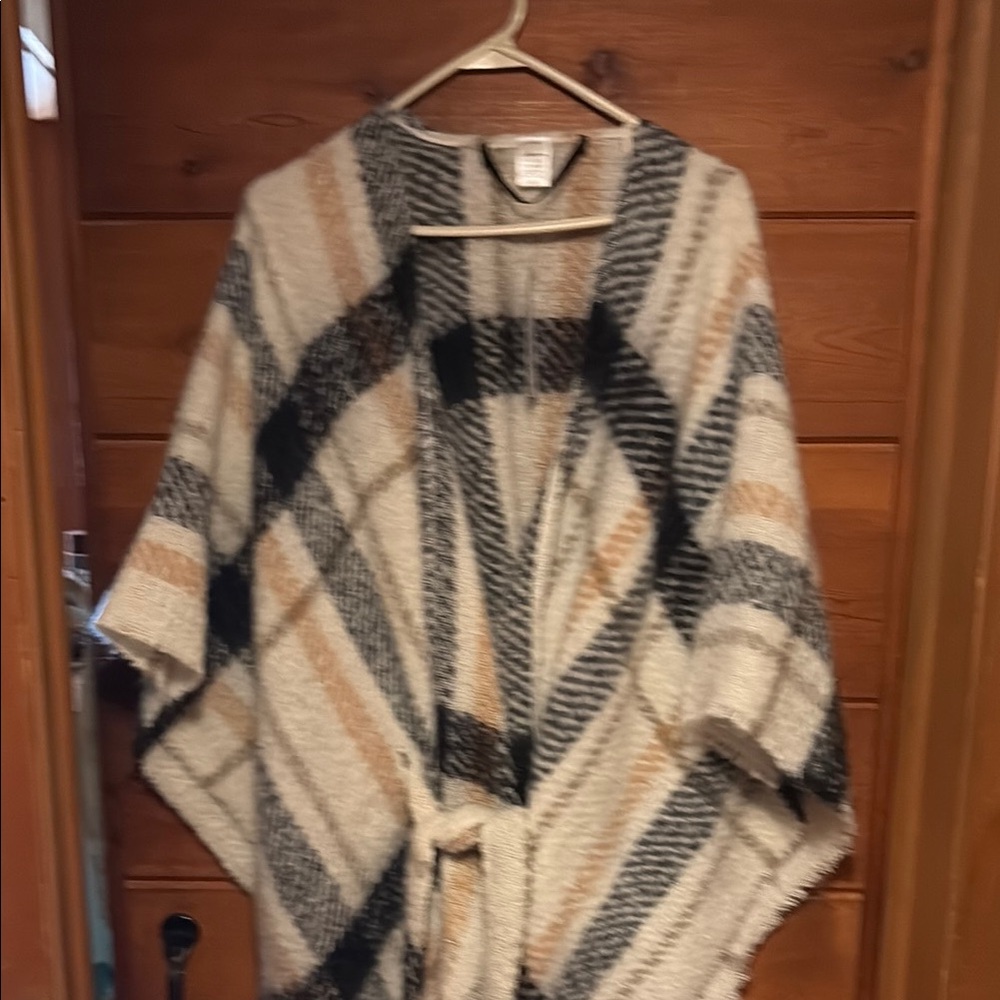 Liz Claiborne Plaid Open-Front Poncho in Cream, Black & Tan